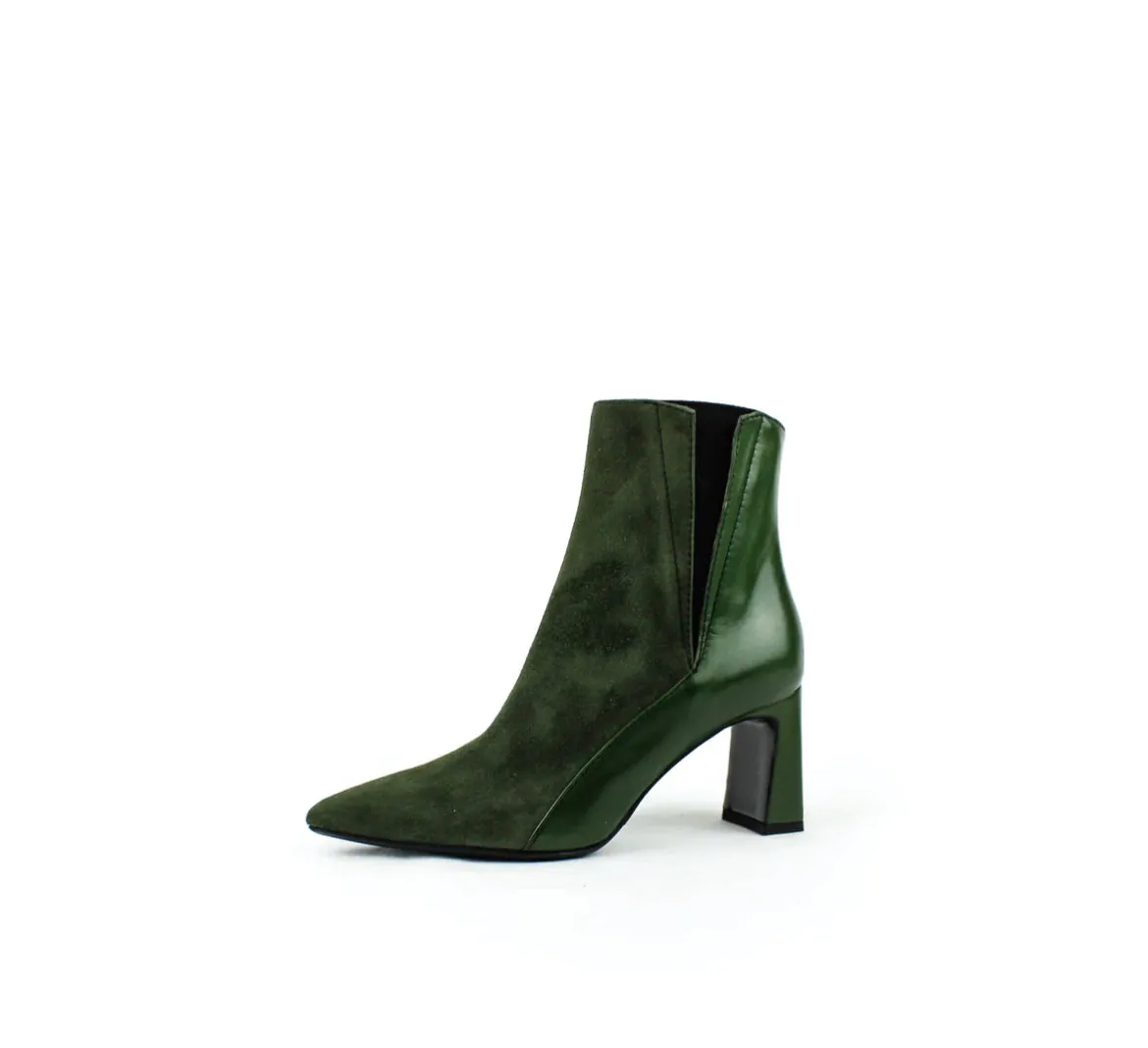 Half boots in leather and taupe suede
