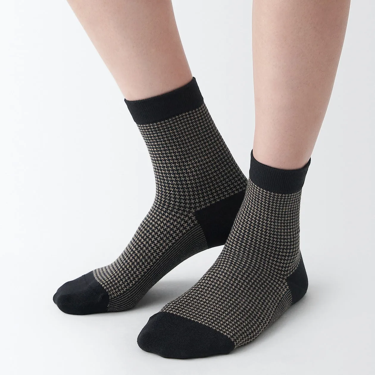 Right Angle Houndstooth Short Socks
